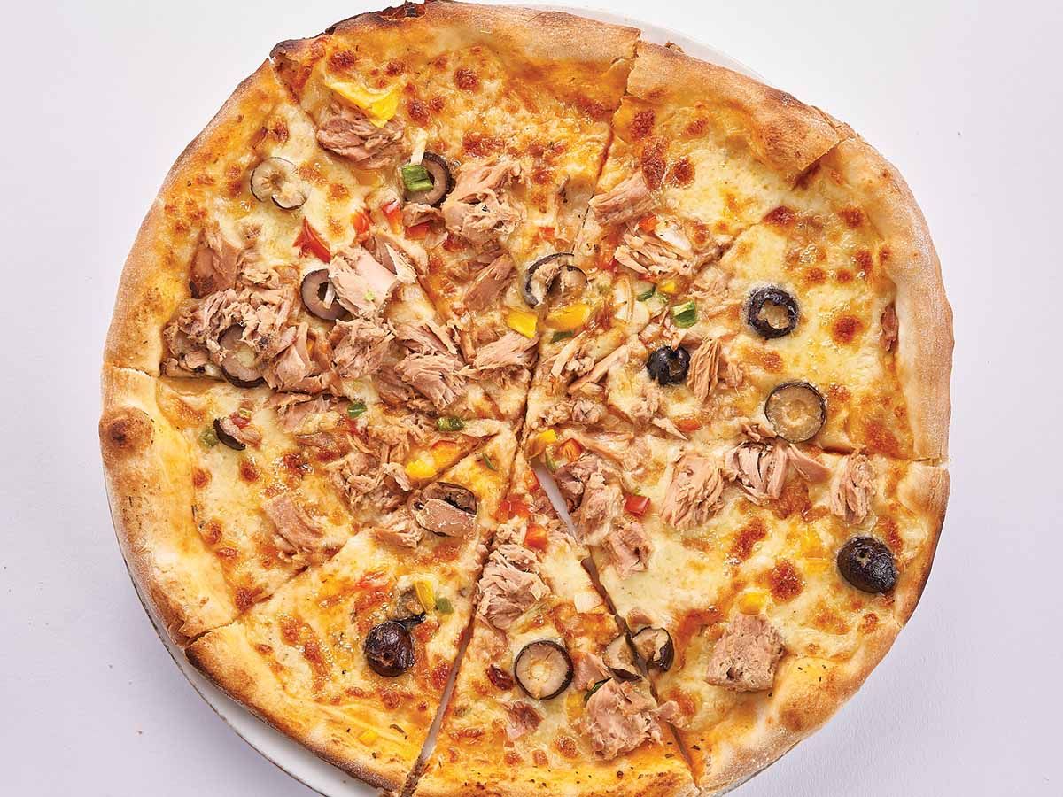 Tuna pizza