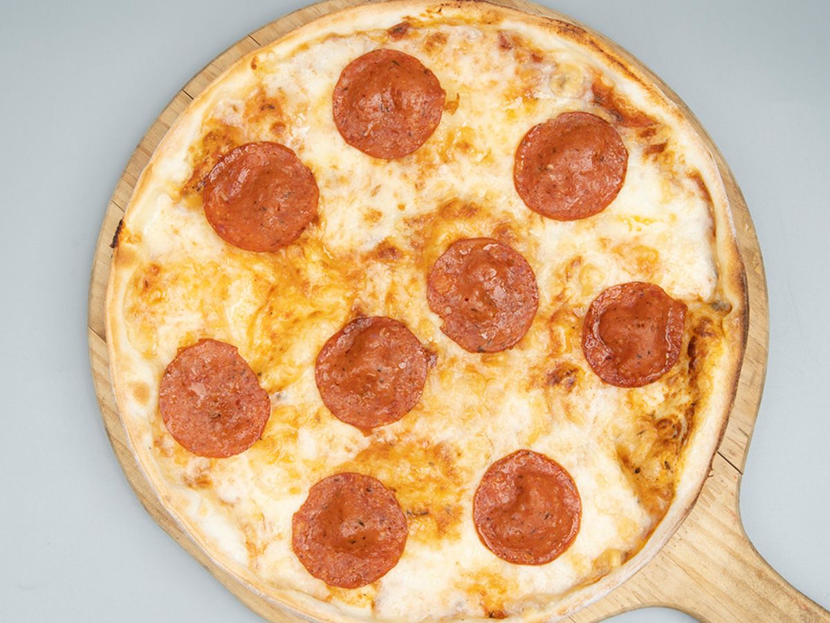 Salami pizza