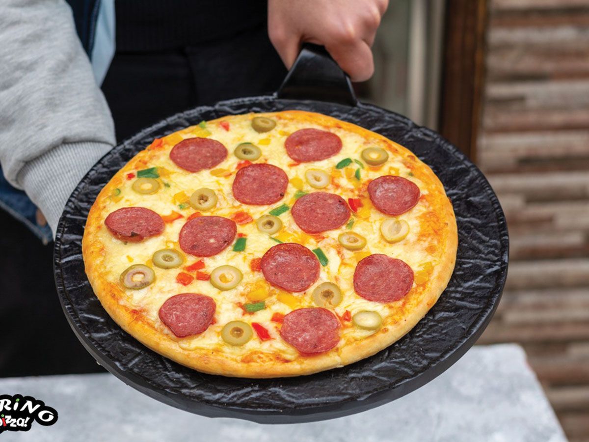 Salami pizza