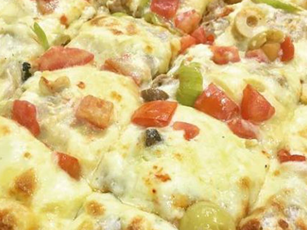 Cheddar And Roumi Cheese Oriental Pizza