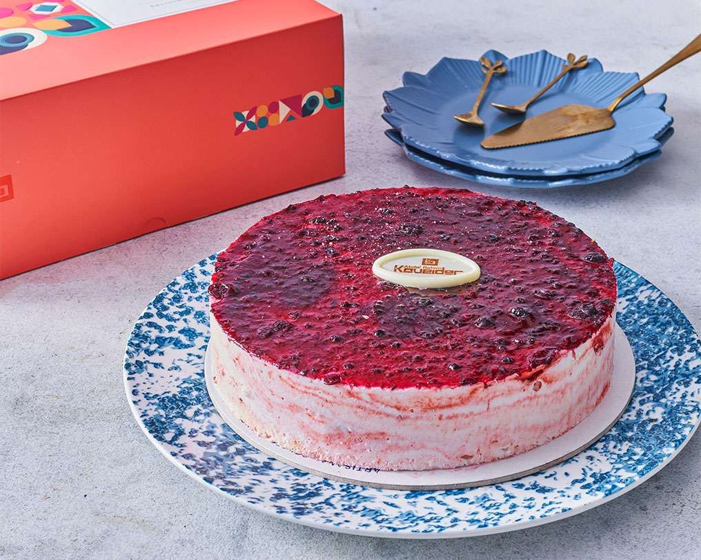Yogurt berry ice cream cake
