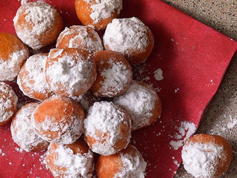 Powdered sugar zalabia