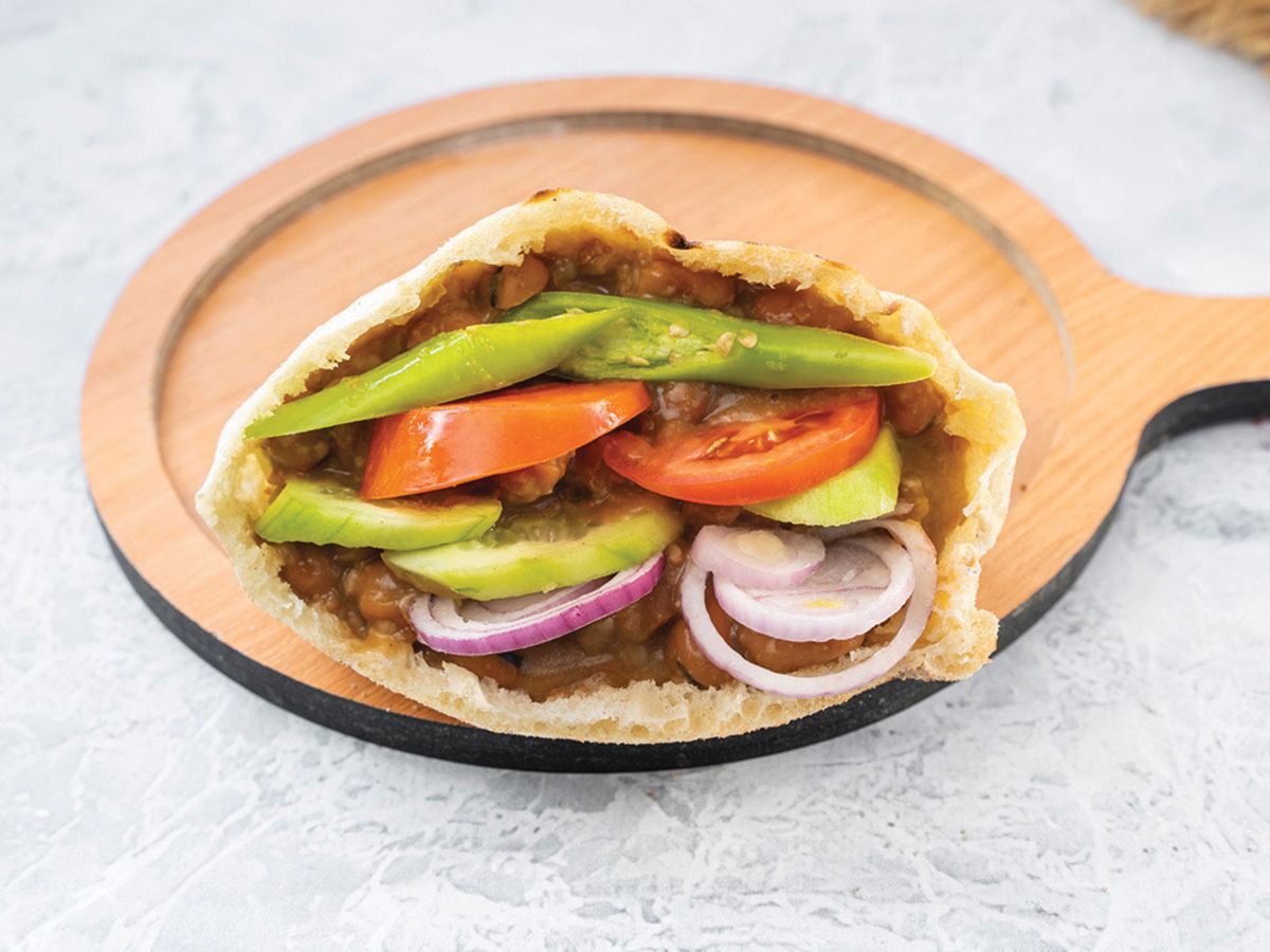 Fava beans sandwich with Iskranani oil