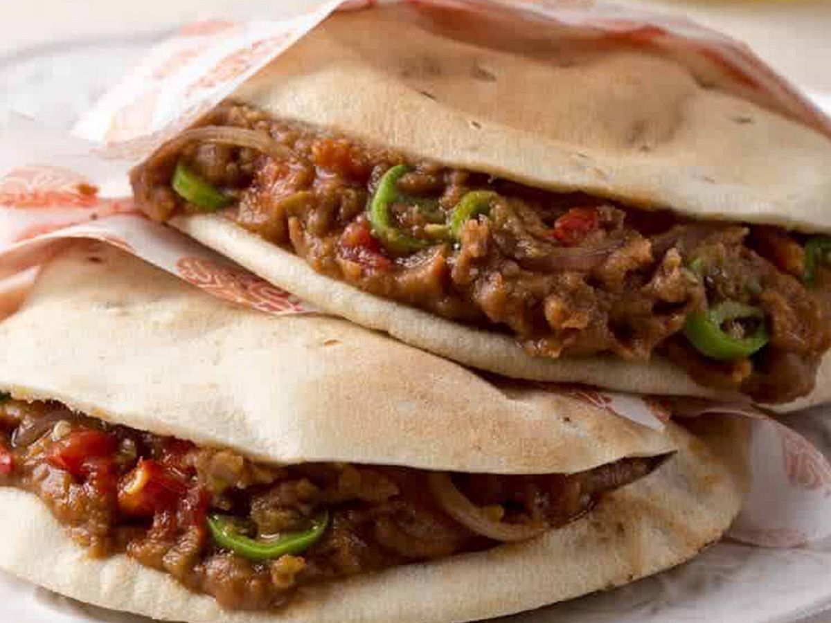 Foul With Chili Pepper Sandwich