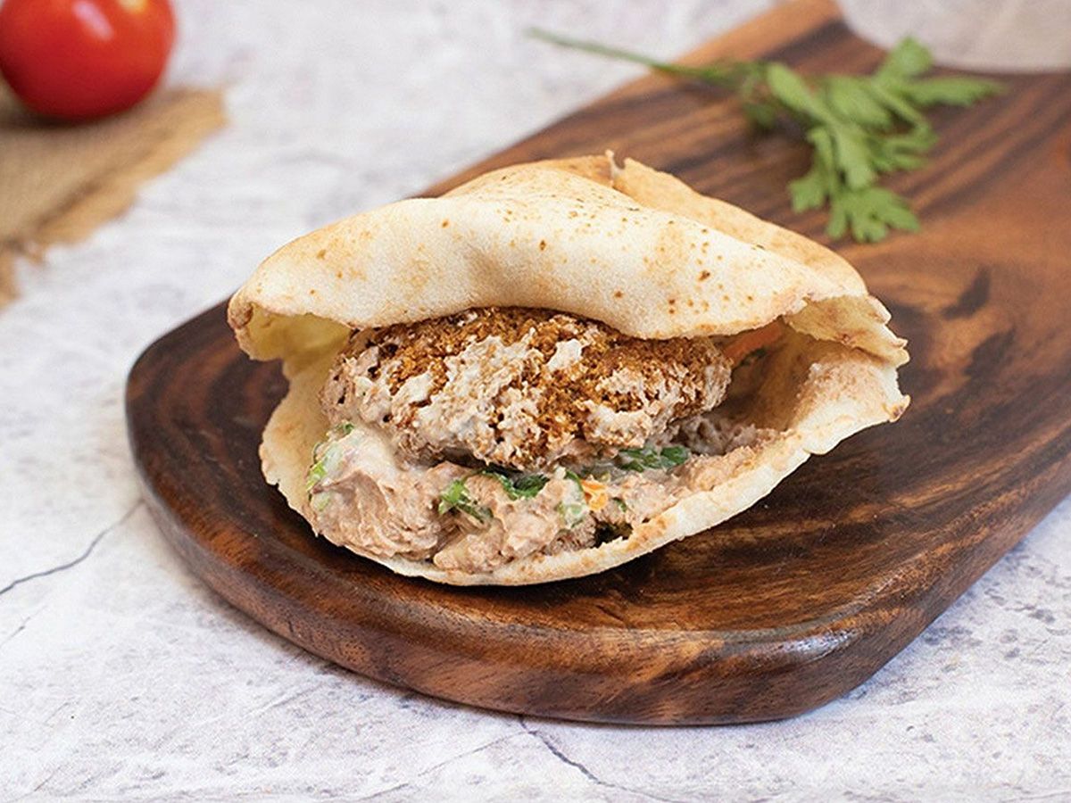 سندويتش طعمية بابا غنوج