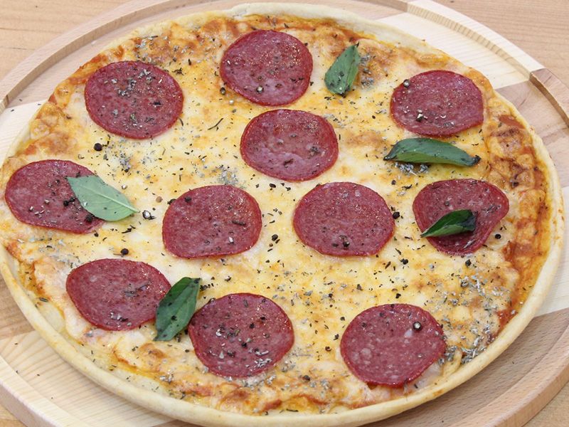 Salami Pizza