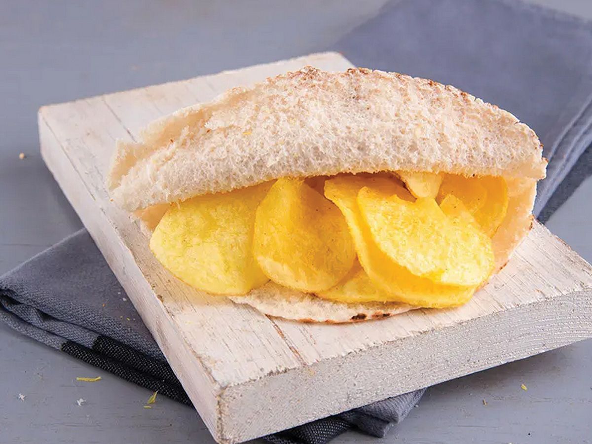 Potato chips sandwich with eggs