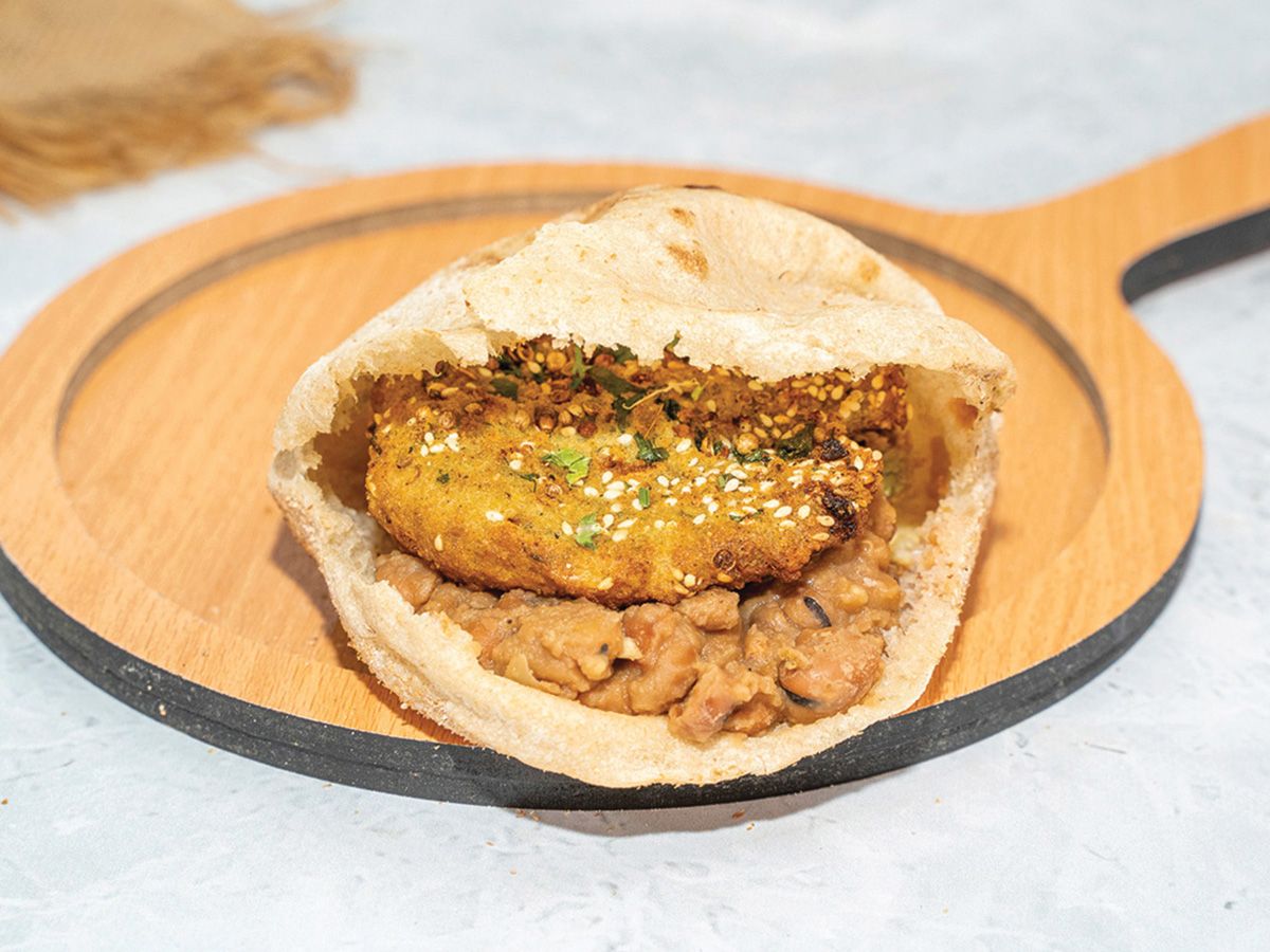 Foul sandwich with falafel