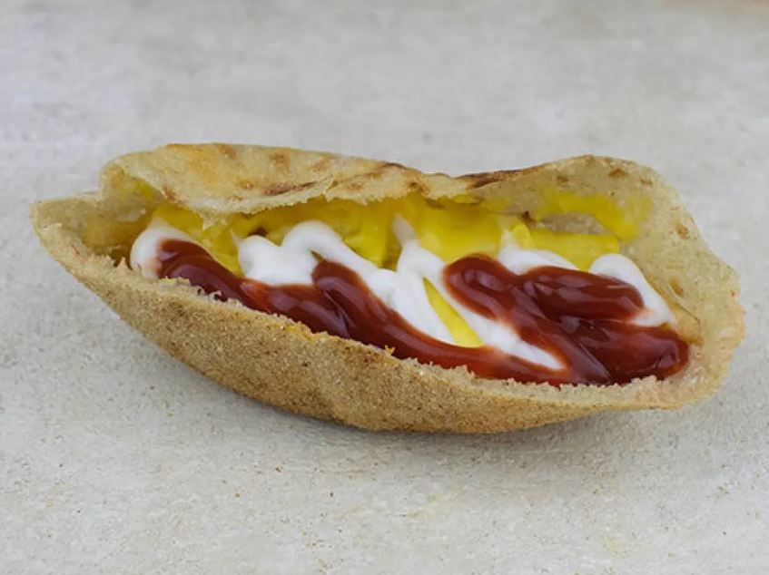 ketchup and mayonnaise Potato chips sandwich