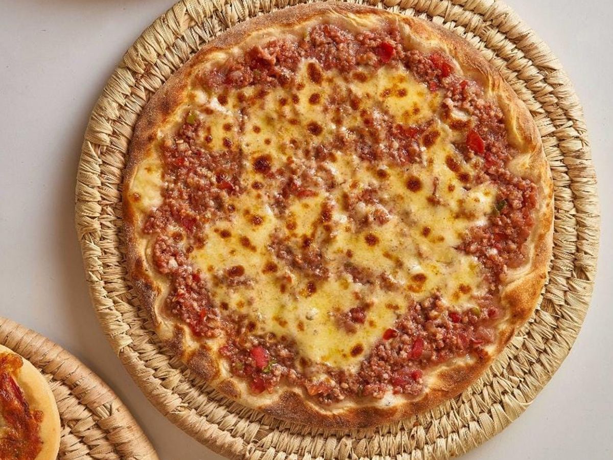 Sfiha with minced meat and cheese