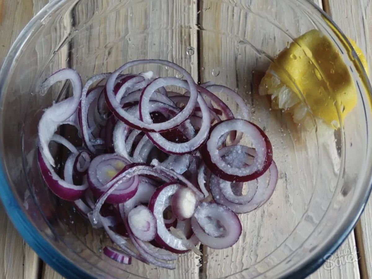 Onion with vinegar and lemon Platter