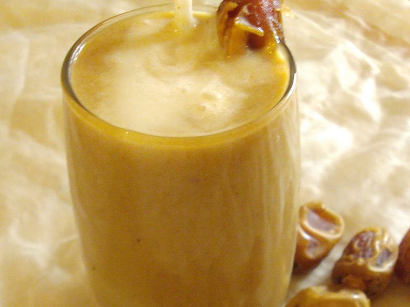 Date juice with milk