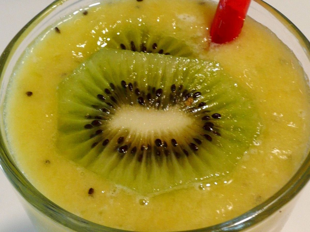 Fresh Kiwi Milk Juice