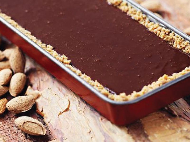 chocolate and nuts pie