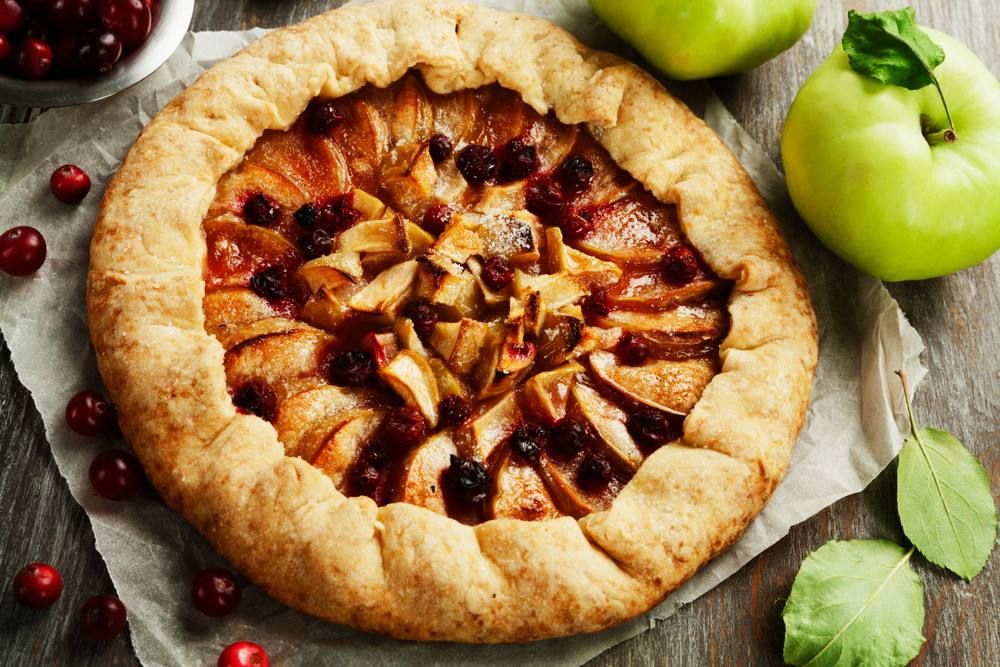 Custard with Apple and Cinnamon Pie