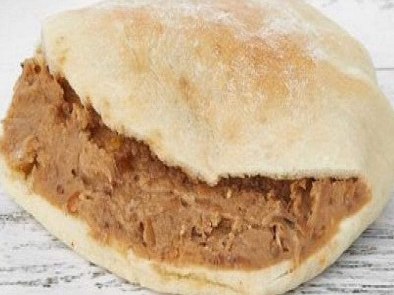 Foul sandwich with salad