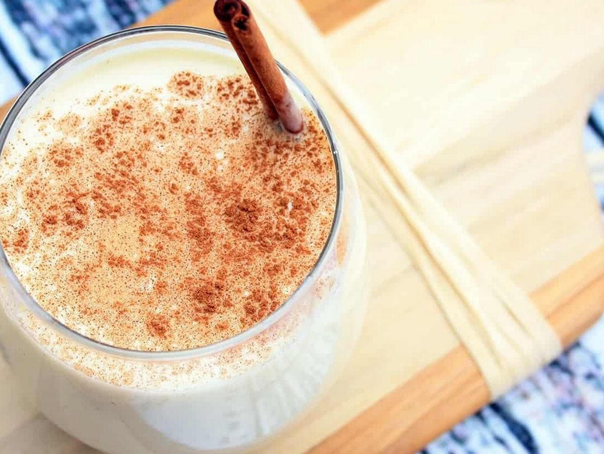 Cinnamon with milk and honey