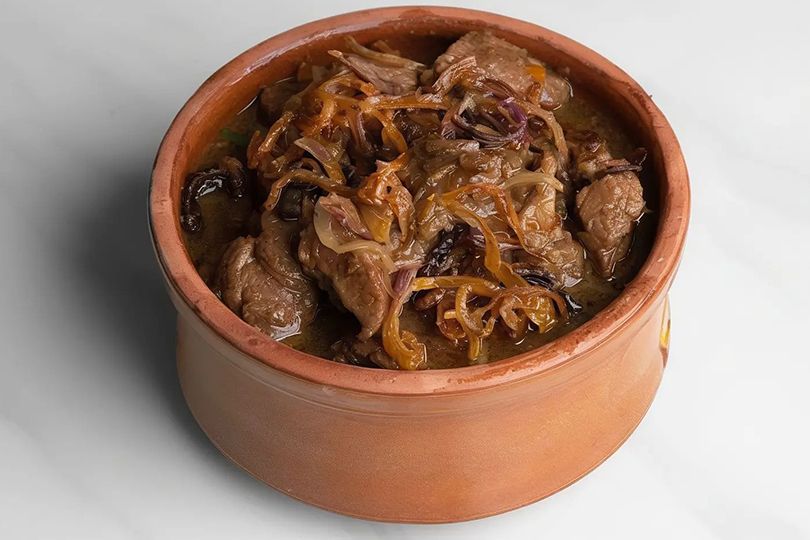 Onion and Meat Tajine with Rice