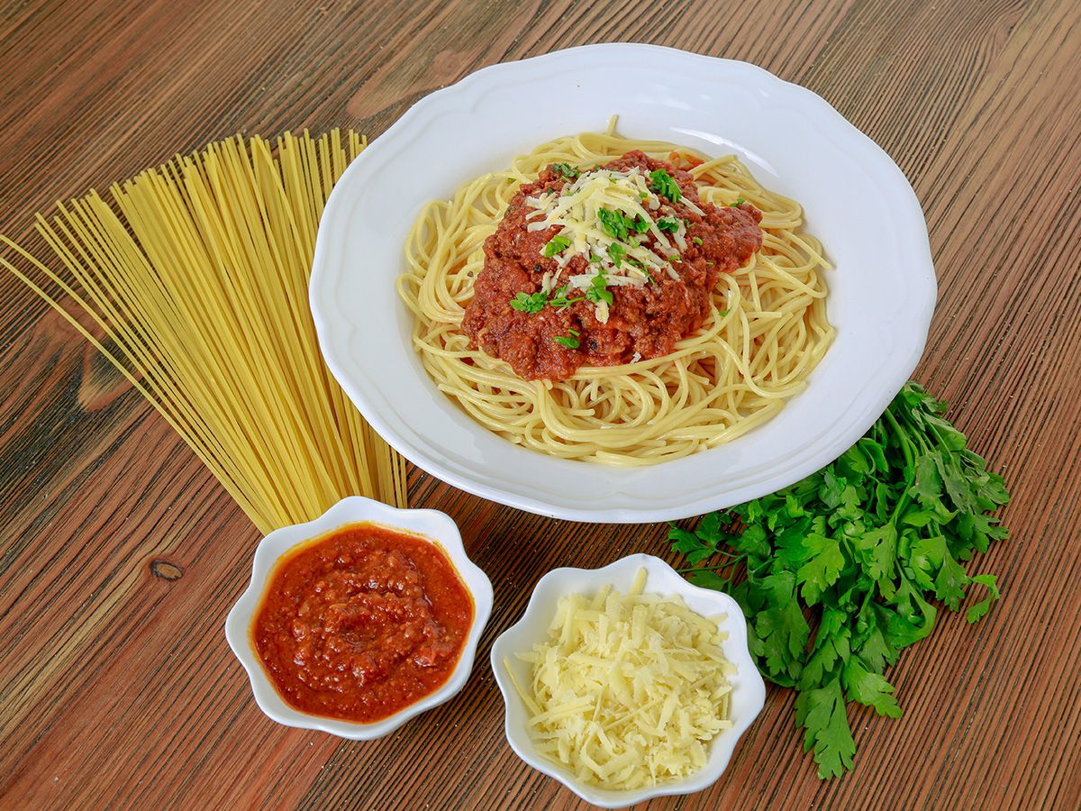 Spaghetti Pasta With Tomato Sauce