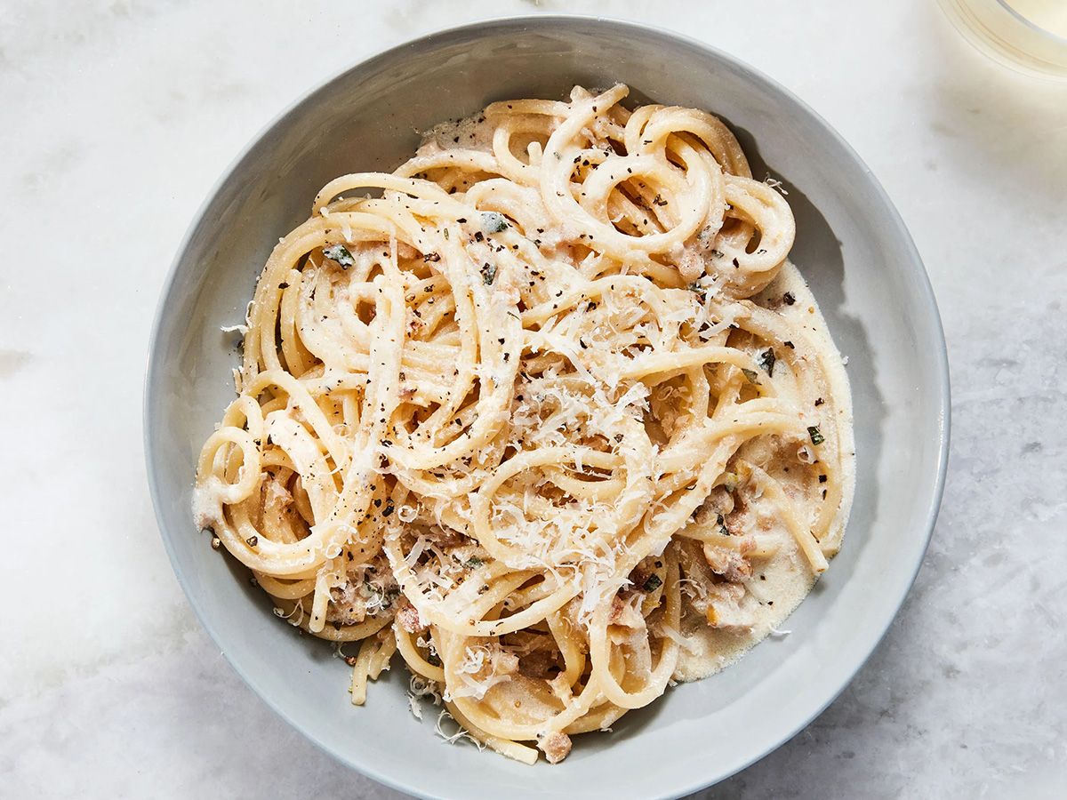 Spaghetti Pasta With White Sauce And Chicken