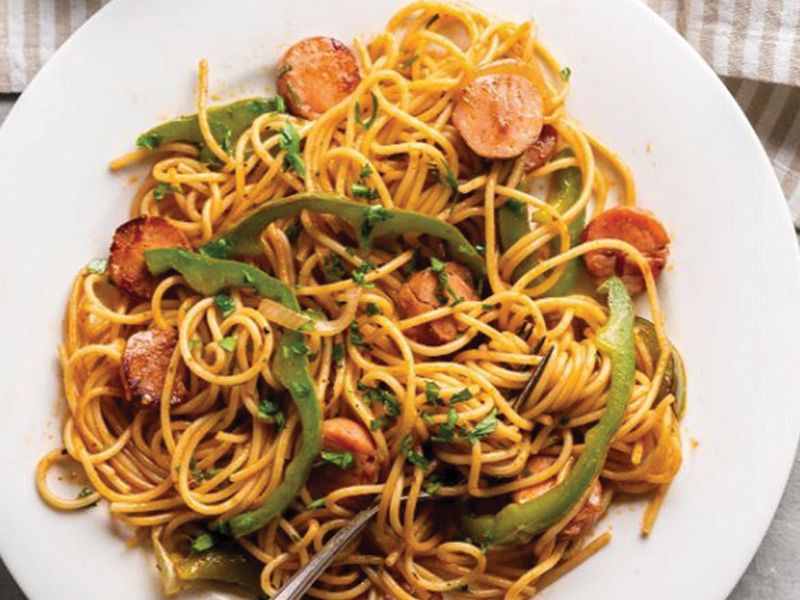 Neapolitan Pasta With Sauce, Peppers, And Olives