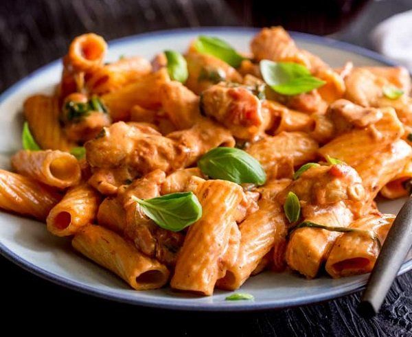 Large Pasta With Charcoal Grilled Shish Tawook and Red Sauce Platter