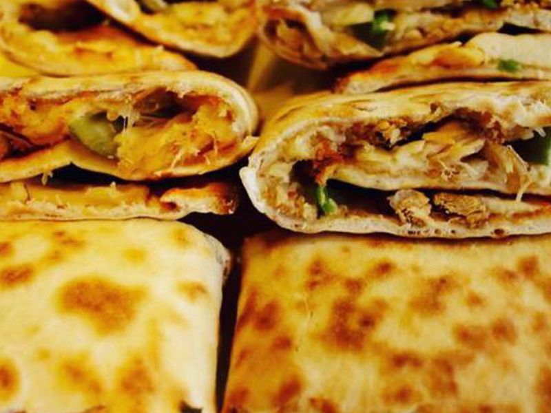 Large chicken manqousheh