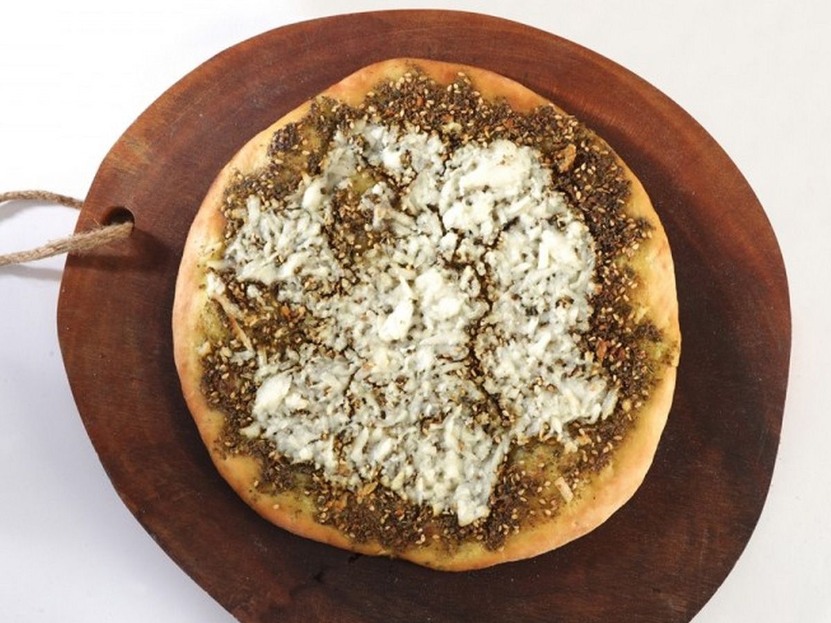 Thyme mozzarella manoushe